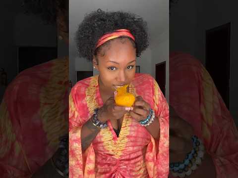 This is how we eat mangos here in Nigeria, West Africa. Comment your favorite fruit! 😊🥭
