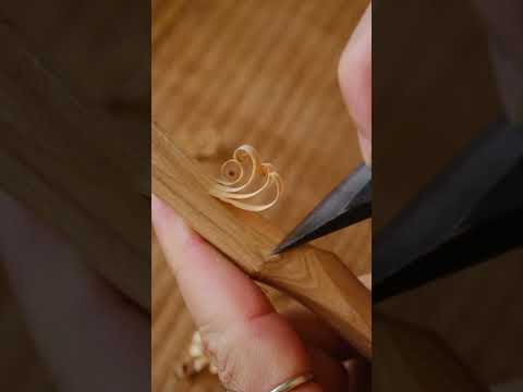 Carving all my thoughts away 💆🏽‍♂️carving maple wood with a kiridashi knife made by Ikeuchi Hamono