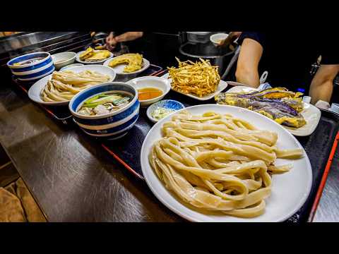 Always full of customers.Delicious udon noodle store run by a couple