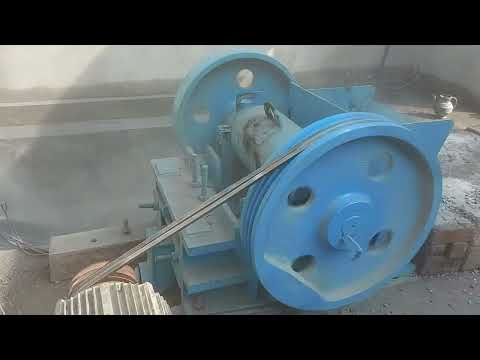 Crushing stone chips unit