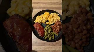 Western-style ribs, baked macaroni & cheese, baked beans, & green beans