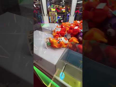 Follow me, follow the wheel😅#timezone  #arcade #clawmachine #plushie #arcadelife