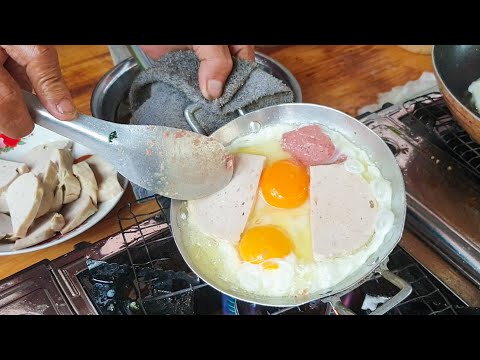 6 Amazing Vietnamese Street Food 2022