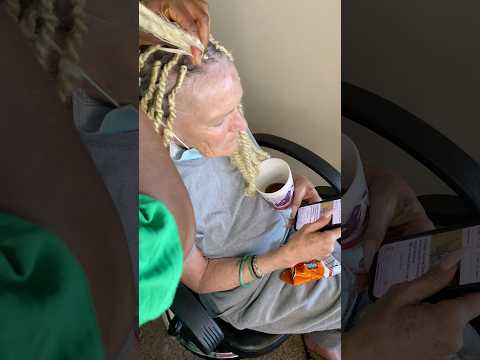She did her first springy twist #haircare #natural #youtube #shortvideo #shorts