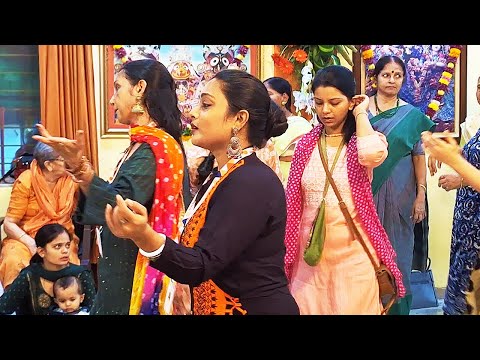 Jay Nand Yashoda Dulaal Girivar Dhaari Gopal || Krishna Bhajan