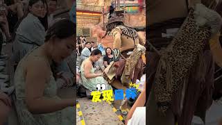 美女👩🏻‍🦰你反应真快 玛雅人都懵圈了 抓个美女👩🏻‍🦰上台互动#万万没想到美女👩🏻‍🦰跑的真快#北京欢乐谷玛雅天灾#夏浪狂欢节 #台上一分钟台下十年功 #中国杂技