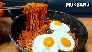 리얼먹방:) 눈뜨자마자 불닭볶음면 3봉지.....ㅣSPICY NOODLESㅣプルタッポックンミョン(火鶏焼きそば)ㅣMUKBANG//EATING SHOW