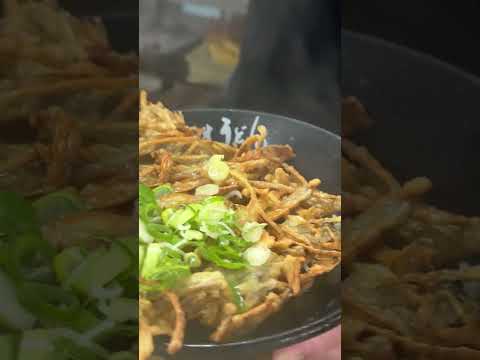 Soba Master’s INSANE Performance Attracts Huge Lines!