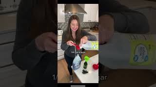 DIY Cleaning Solution for Sparkling Windows + Mirrors #springcleaning #cleaningtips #cleaninghacks