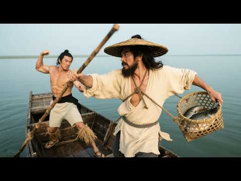 The bully bullied the fishermen, but unexpectedly the fishing boy was a hidden Kung Fu master!