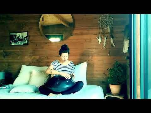 MarieCharlotte - Chant intuitif sur Hand Pan