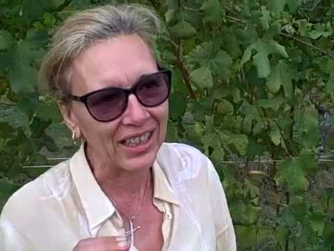 DBGitalia chats with Lena & Maria of Figli Luigi Oddero as they harvest vigna Rive 'Specola', Oct'19