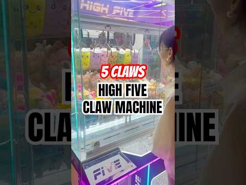 Powered by high fives and good vibes 👌🏻 #clawmachine #clawmachinewin #arcade #arcadegames