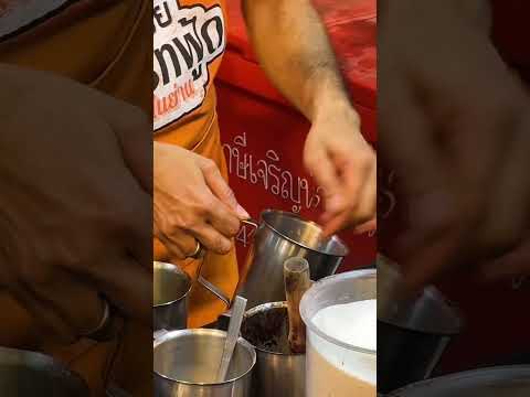 $1 Ice Black coffee in Bangkok, Local Thailand Street Food โอเลี้ยง