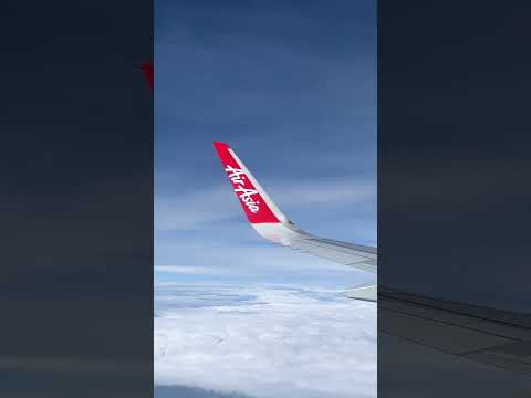 Flight from Kota Kinabalu to Taipei, AirAsia is such a genius to put their logo on wings!