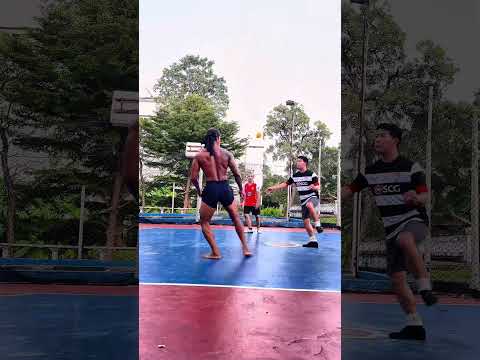 Kicking sepak takraw barefoot #Thai country boy with a little muscle