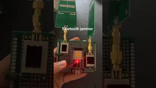 Jammer Bluetooth stealth ESP32: portata estrema con antenne direzionali #esp32 #jammer #rf