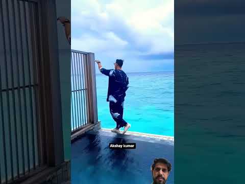 Akshay Kumar enjoying beach ka maza 🌊✨Relaxing vibes”