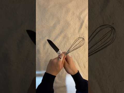 HALLOWEENにちょっぴり危険な遊びはいかが？ #penspinning #art #面白い #危険行為 #ペン回し #ハロウィン