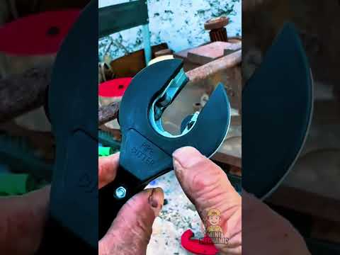 Mini Pipe Cutter – Must Have Plumbing Tool 🔧 #DIYLife #PlumbingTools #toolhack #mechanic #shorts