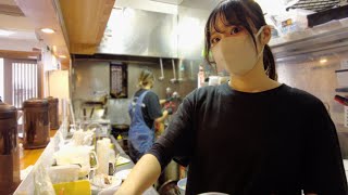 １９歳の娘と母（３９）が作る巨大チャーシュー定食！激動の注文ラッシュを母娘2人で華麗に捌く　（東京