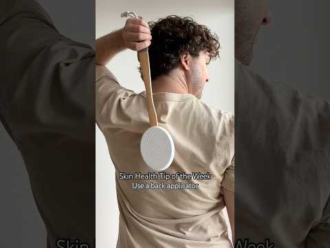 Back applicators help you moisturize your back skin