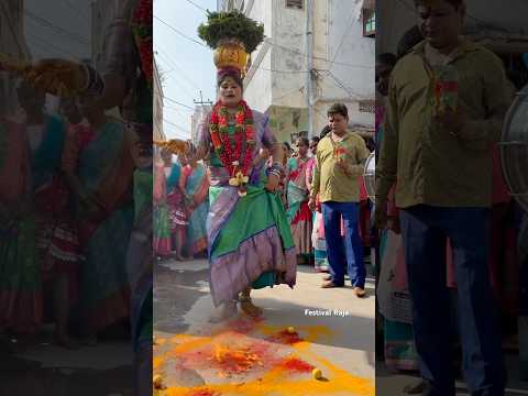 Jogini Nisha Kranthi Bangaru Bonam At Nalla Pochama Temple Oldcity #bonalu #bonamdance