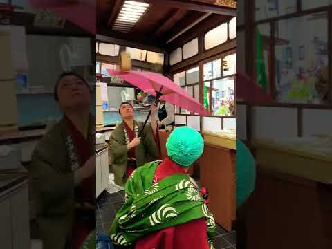 Spinning an umbrella ⛱⛱⛱ Traditional Performing Arts - Travel Japan #Shorts