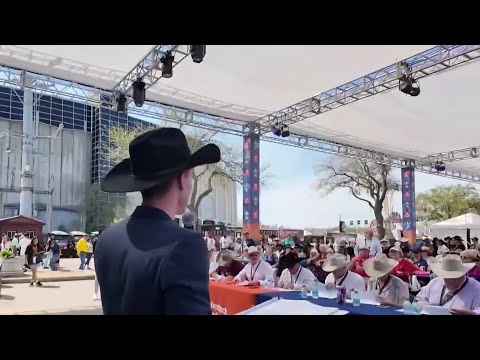 KPRC 2's Bryce Newberry emcees Houston Rodeo's volunteer talent show