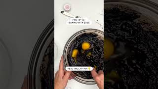 💡Pro Tip: Baking with Eggs 🥚 #bakingtip #bakinghack #dessertinsp