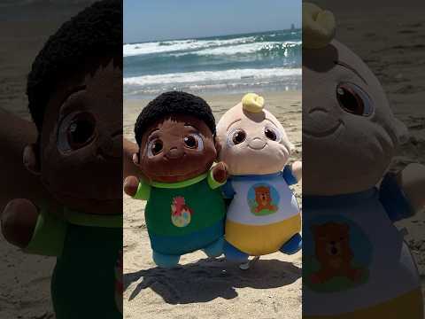 Best Friends Playdate at the Beach! Toy Pretend Play! #cocomelon #shorts