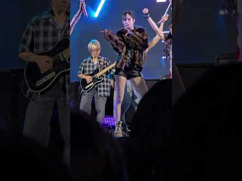 27/12/24 Booty Bomn -Hannah 4EVE (Fancam) at ลานนมสามย่าน