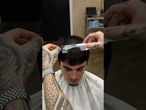 Adding TEXTURE to a HAIRCUT using a FEATHER RAZOR