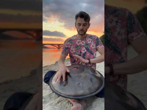 Гра на хендпані на заході сонця біля Дніпра. #handpan #sunset #music #meditation #livemusic #shorts