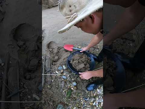 Deep River Gold Hunt – So Much GOLD Hidden Below! #gold #goldhunting #goldprospecting