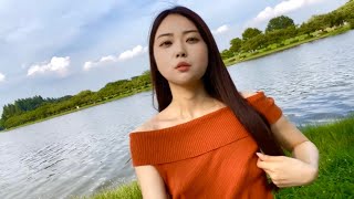 【ノーブラ散歩】 OLが汗かきながら人目を歩いてみたら、、、