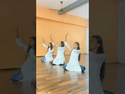 Bol Na Halke Halke | Sitting Dance | Girls Group Dance | #bollywood #dance #trending #shorts #viral