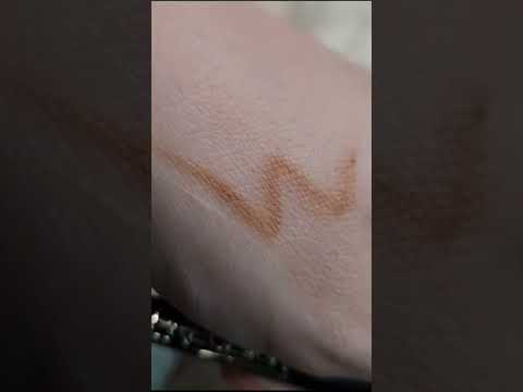 L.A girl lip pencil in Bare