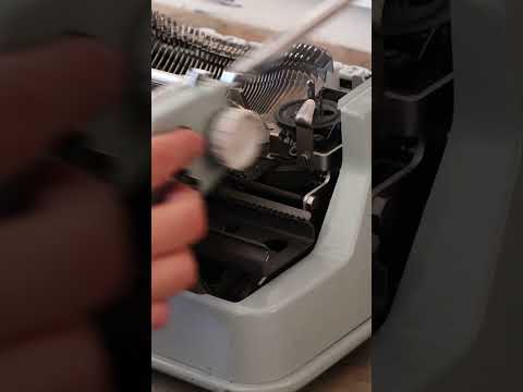 How to remove the carriage and body on a Hermes 3000 typewriter