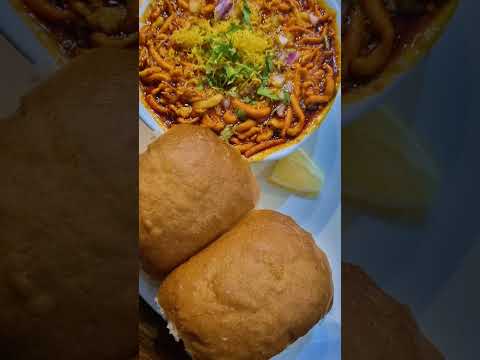 Piping hot Misal Pav to awaken your taste buds #StreetFoodLovers #FoodieDiaries