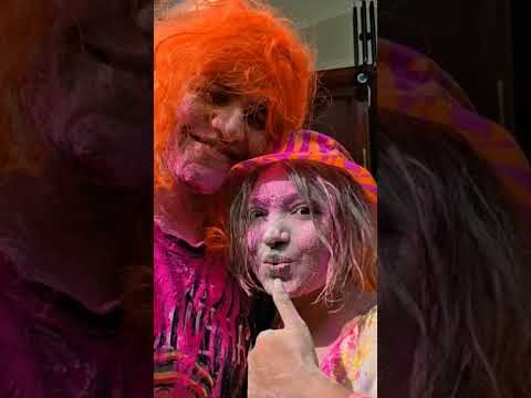 Triggered Insan Girlfriend holi