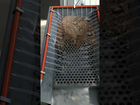 Nice water spraying on gold trommel DMT-50