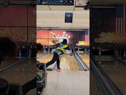 Day 149 Of One Strike A Day; Ball Used:Phaze 2🐐#2handedbowling #bowling #bowlingcenter