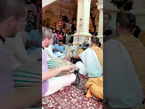 हरेर्नाम हरेर्नाम हरेर्नामैव केवलम् । कलौ नास्त्येव नास्त्येव नास्त्येव गतिरन्यथा ॥