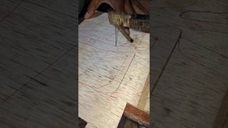 Memotong kayu dengan scroll saw. #kerajinantangan #scrollsaw #gergajimesin