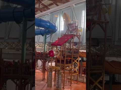 Big bucket water dump at Great Wolf Lodge