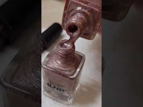 ILNP Evermore is the most beautiful holo polish in my collection and I never get tired of it 🤩