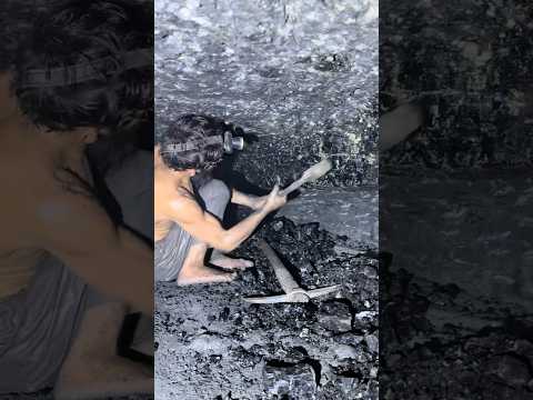 Black diamond in coal mining ⛏️ #blackgoldminig #coalmining #Undargrundminig #hiddentreasure