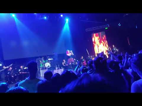 DOA - Aimee Blackschleger | Shingeki No Kyojin. | Live/Vivo Teatro Caupolicán Chile 19/03/2022.