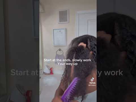 Detangling hair on wash day is not my favorite #washdayroutine